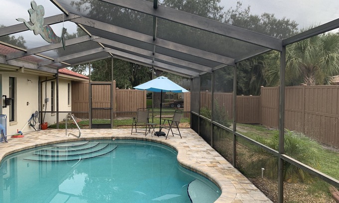 South Venice House | Mermaid House - Heated Salt water Pool/lake!