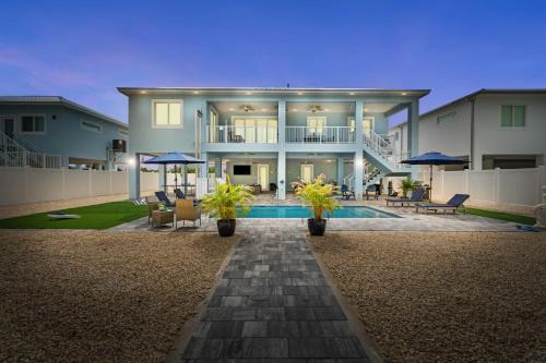 Marathon Villa | Mermaid's Paradise ~ Pool ~ Dock ~ Games ~ Views