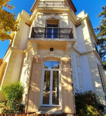 Pierrefeu-du-Var Bed & Breakfast | Mes nuits au château au domaine du pressoir