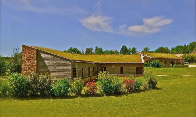 Sorges-et-Ligueux-en-Perigord Cottage | Métairie: 5* listed ecological villa with swimming pool in the heart of Périgord