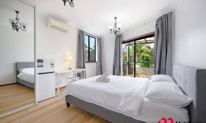 Parramatta Condo | MetaWise Parramatta Cozy Room w Private Bathroom