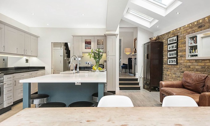 Shaftesbury House | Meteor Street, by Veeve