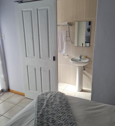 Komani Apartment | Mews Road Self-Catering
