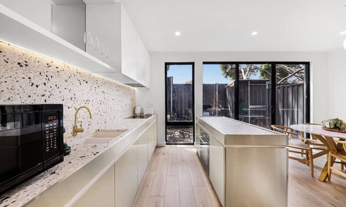 Brighton East House | Mia-2B2B-Exceptional Style Living In Brighton East