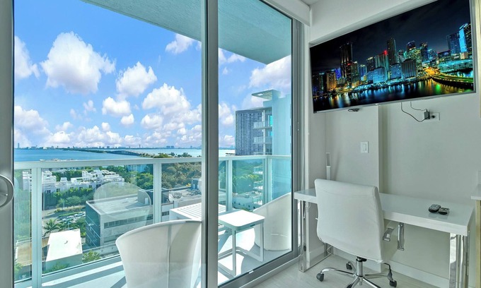 Northeast Miami Condo | Miami Design District Luxury Unit Stunning Views
