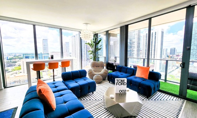 Downtown Miami Apartment | Miami Luxury 3BR - Stunning Skyline & Water Views - 100” Living Room TV