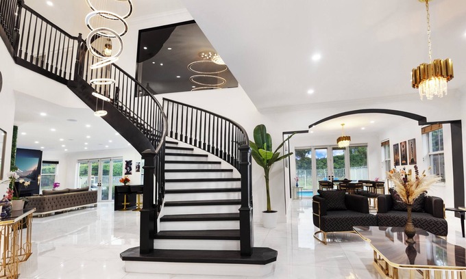 Miramar House | Miami Luxury - Large Entire Home - Pool & Hot Tub