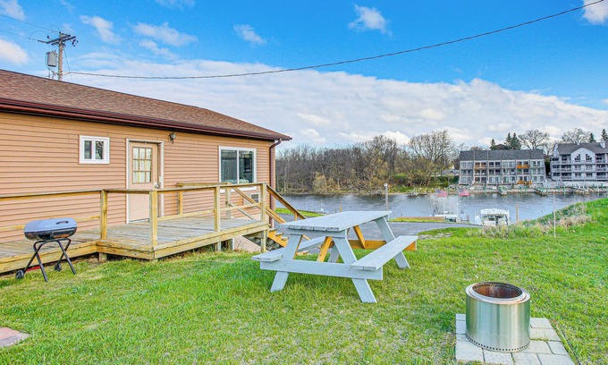 Manistee Cabin | Michigan Manistee River Cabin ~ 1 Mi to Downtown