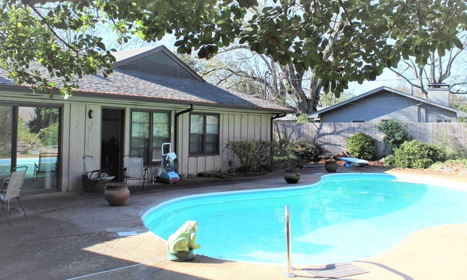 East Memphis House | Mid-Century Get Away!