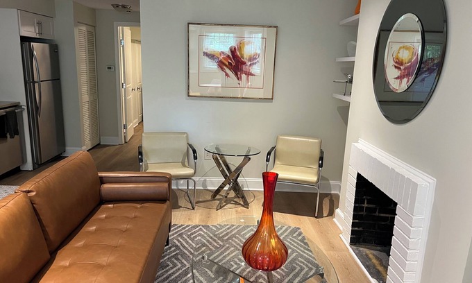 Dupont Circle Apartment | Mid-Century Modern 1-bedroom apartment in fabulous Dupont Circle