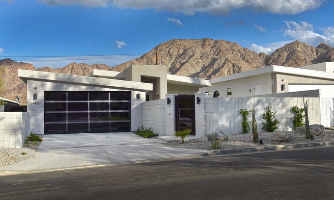 La Quinta Cove House | Mid-Century Modern with Pool and Spa