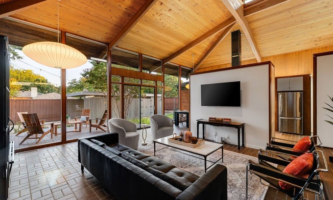 North Dallas House | Mid-Century Oasis