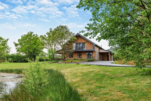Rhayader House | Mid-Wales Lakeside Hot Tub Hideaway