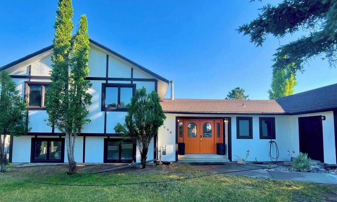 Pocatello House | Midcentury home w/views- a unique gem!