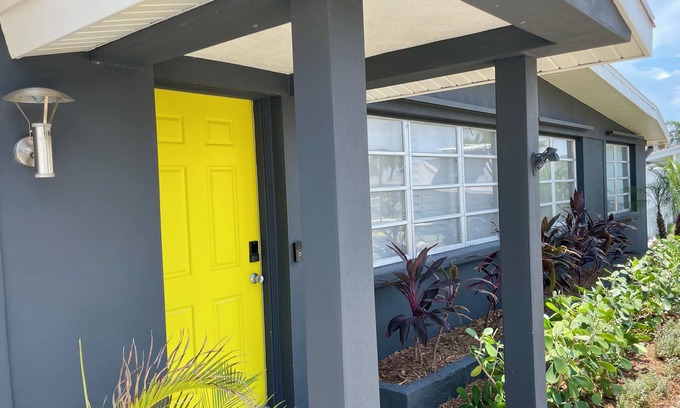 Vamo House | Midcentury Waterfront Neighborhood Oasis: Beaches and Sarasota Charm