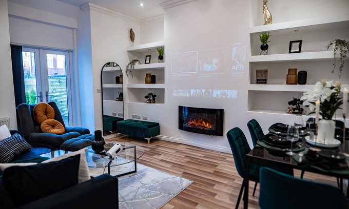 Middleton House | Middleton 4-Beds, Sleeps 7 with Street Parking