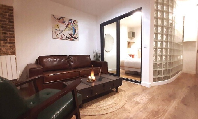Pigalle Apartment | Midnight in Paris Montmartre
