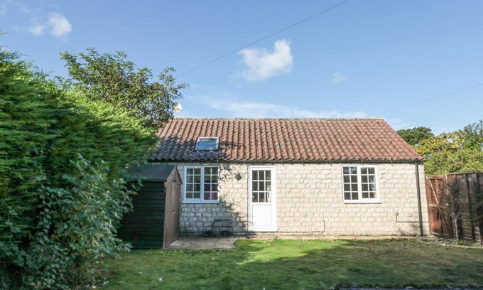 Malton Cottage | MIDSUMMER COTTAGE, pet friendly, with a garden in Thornton Dale
