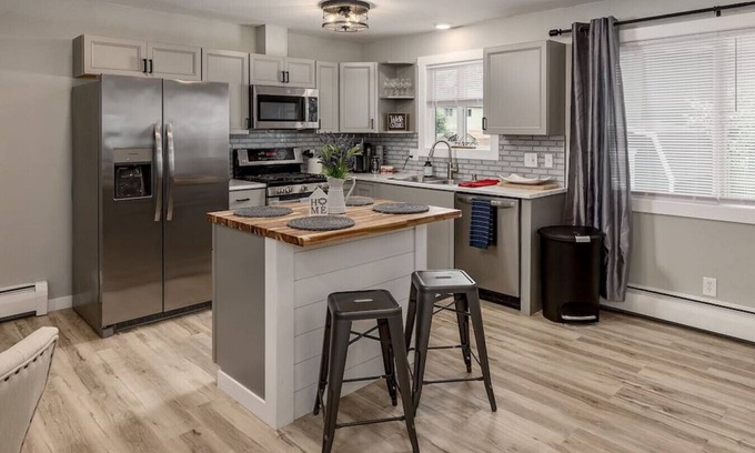 Campbell Park House | Midtown Charming 3 Bed Gem