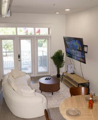 Montrose Apartment | Midtown! Close to Convention Center & Stadiums