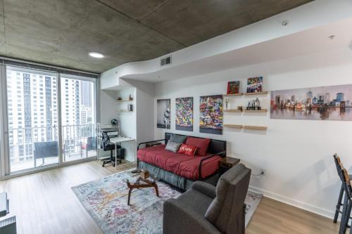 Midtown Apartment | Midtown LuxePad 1B1B with Pool Gym Grills Xbox