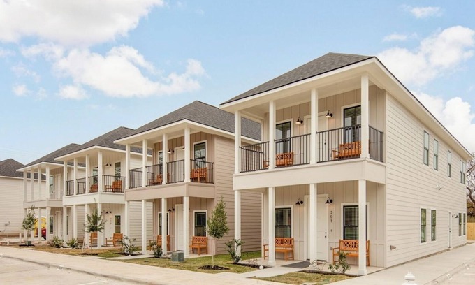 College Station House | Midtown: New Home, 2 Miles to A&M/TV in Every Room