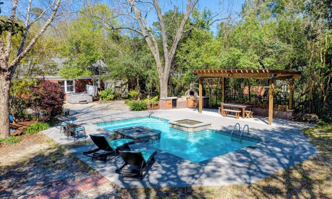 Pineywoods House | Midtown Oasis 10 min from Wrightsville Beach and Downtown