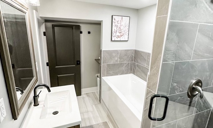 Downtown Omaha House | Midtown Oasis - Walkable to Blackstone - Within 5 Minutes of Downtown -Sleeps 12