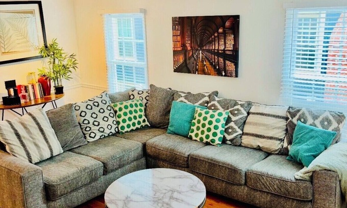 Piedmont Heights House | Midtown Townhouse, Walk to Piedmont Park, Sleeps 6+, Parking