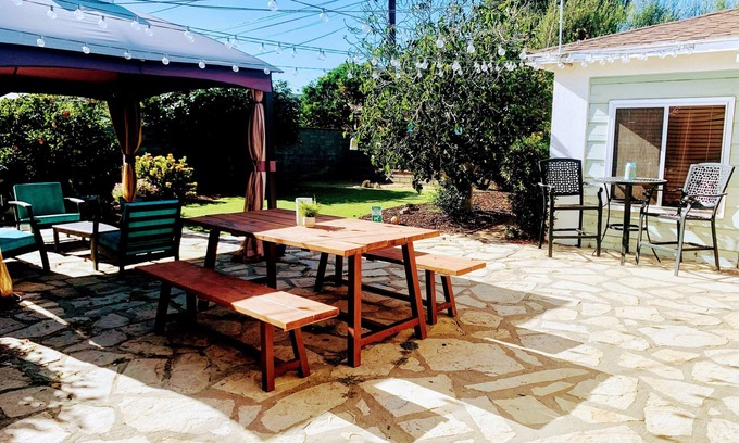 Ventura House | Midtown Ventura Family & Pet Friendly Cottage