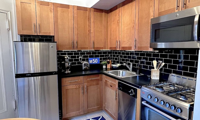 Midtown West Apartment | Midtown West TRUE 1 bed/1bath in the heart of the Theater District.