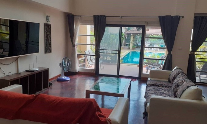 Pratumnak Hill Villa | mikes dream pool access villa