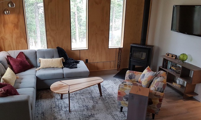 Central Okanagan House | Miles from everywhere. Close to everything