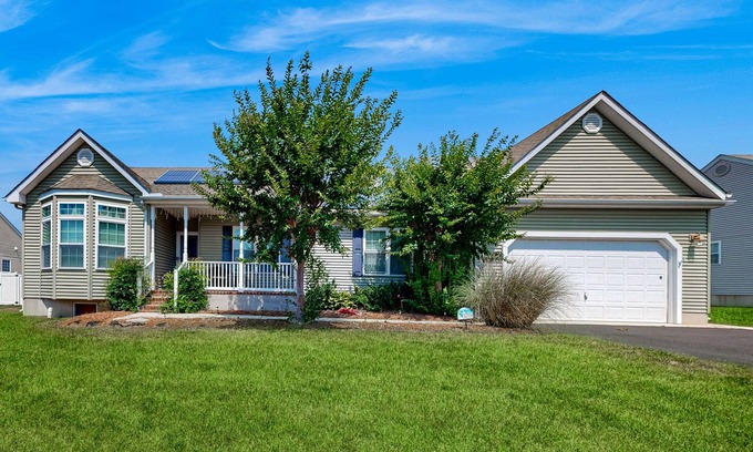 Mill Pond Acres House | Mill Pond Acres home w/pool table, Xbox X, free WIFI