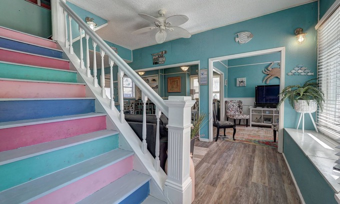 Aransas Pass House | Miller"s Shabby Chic Coast 5 bedroom house blocks from downtown