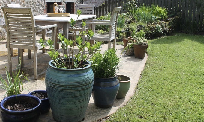 Yealmpton Cottage | MILLERS CROFT, romantic, with a garden in Yealmpton, South Devon