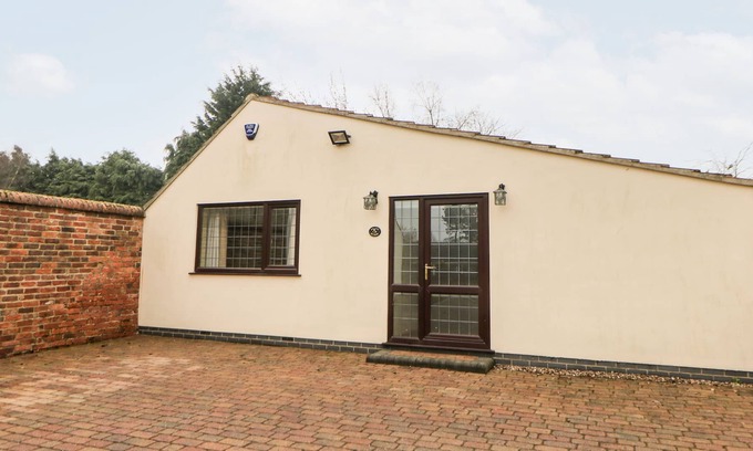 Ault Hucknall Cottage | MILLERS RETREAT, pet friendly, with a garden in Bolsover