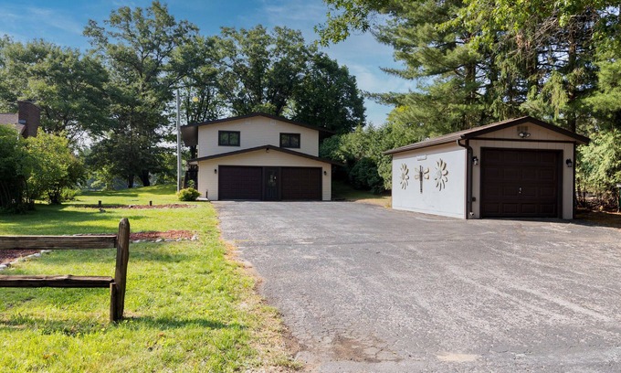 Nekoosa House | Million Dollar View of Lake Sherwood