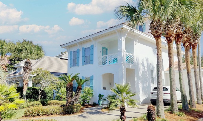 Fort Walton Beach - Destin Villa | Million dollar villa · Beachfront neighborhood · Free cruise · Resort amenities