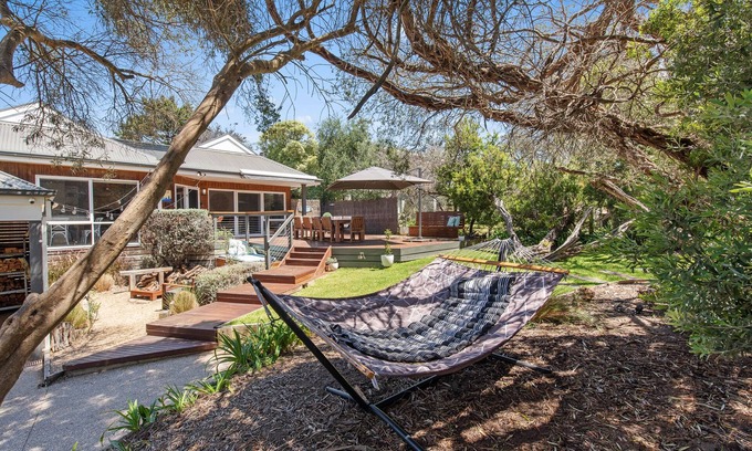 Sorrento House | Millos by the Sea - 5 brm home, close to Koonya Beach and general store