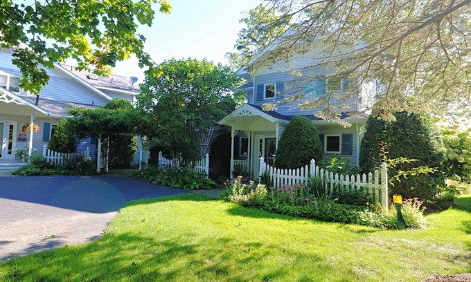 Chautauqua Cottage | Mimi's Lakefront Cottage
