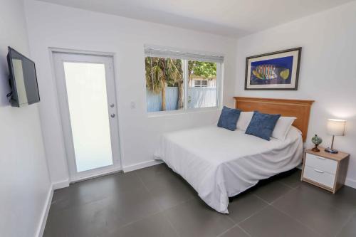 Northeast Miami Apartment | Mimo Bungalows By Renzzi