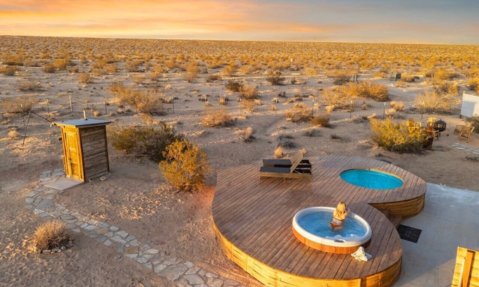 Joshua Tree Cabin | Mindy's Rustic Rabbit Cabin ~ Heart Deck ~ Spa ~