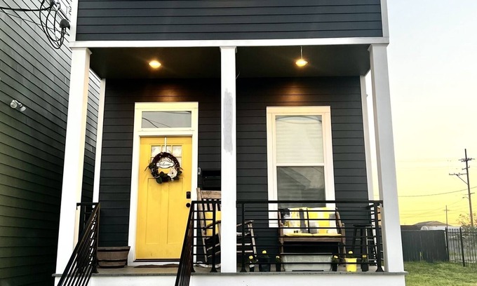 Gert Town House | “Mini Magnolia”: Quiet 2 Story 3BR Home Near mid-city (No Pets/Animals)