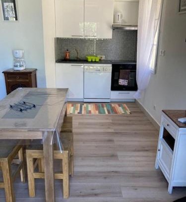 Gallargues-le-Montueux House | Mini villa villa Gallargues le Montueux jardinet/piscine partagée