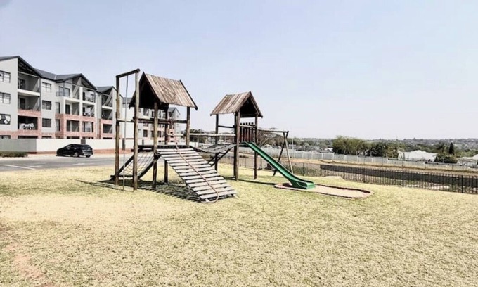Greater Johannesburg Metropolitan Area Apartment | Minimalist Stay | Clean, Cute & Cozy.