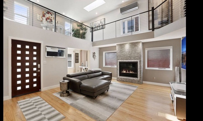 Southwest Minneapolis Apartment | Minneapolis Tangletown Lux Property Airbnb “super host” certified
