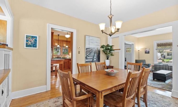 Kingfield House | MINNeSTAY* Pillsbury Hideaway