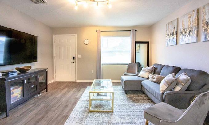Temple Terrace Apartment | MINS FROM BUSCH Gardens/Moffitt Cancer Center/USF!