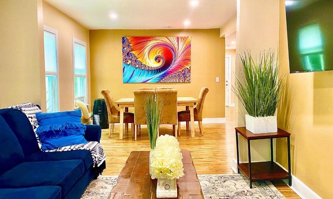 Springfield Apartment | MIns from MGM and Museums